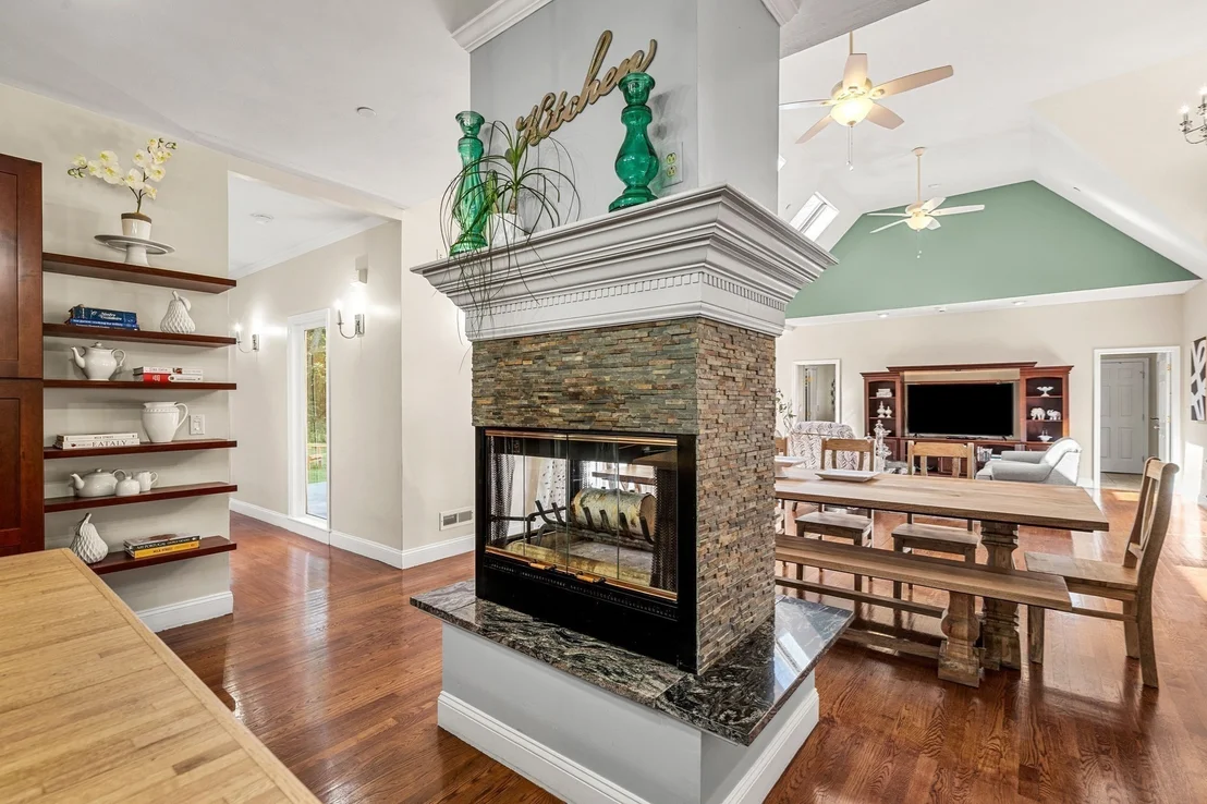Photo of 1204 Broadway