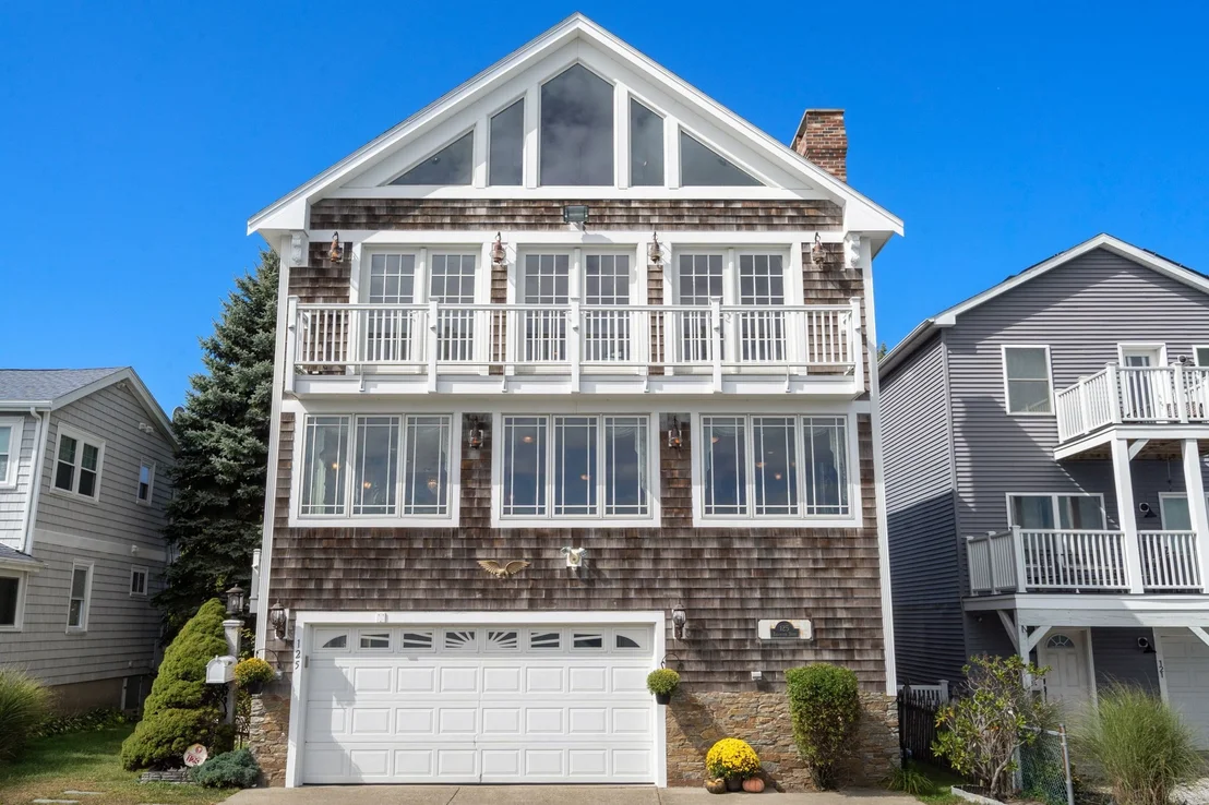 Photo of 125 Edgewater Drive