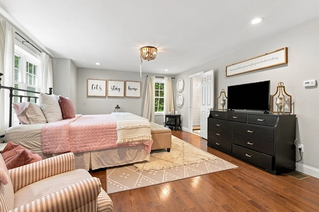 Photo of 51 Barton Ave