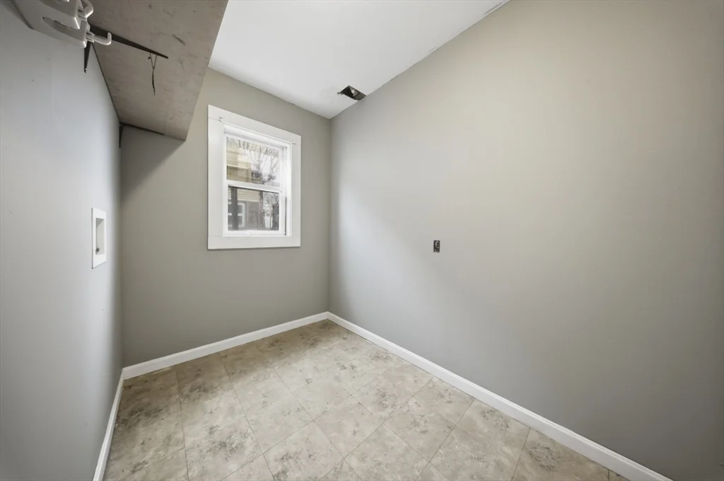 Photo of 70 Pleasant St