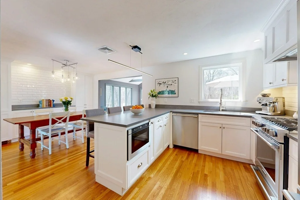 Photo of 25 Longmeadow Rd