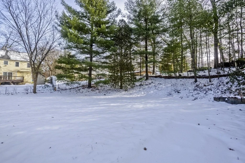 Photo of 647 Plumtree Rd