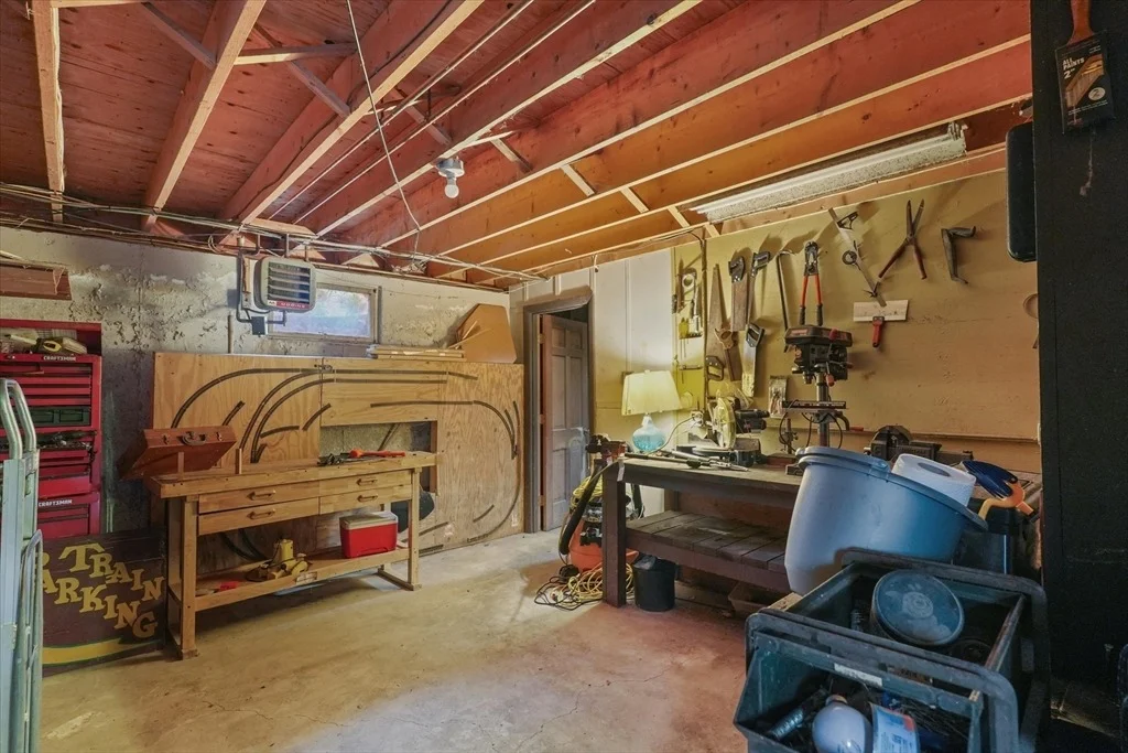Photo of 601 Flathill Road