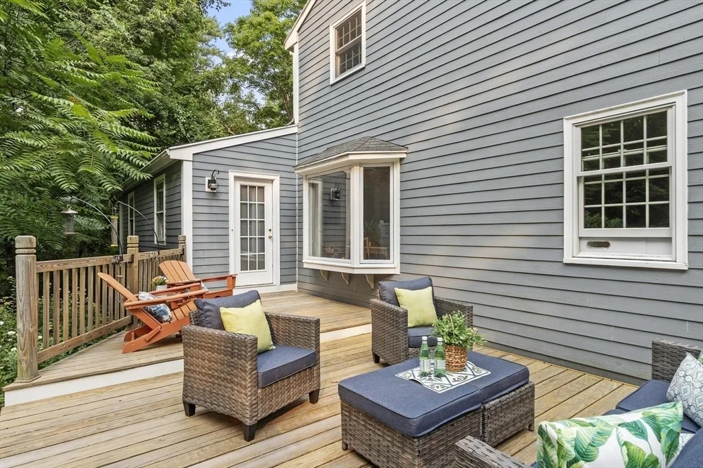 Photo of 215 Middle Rd