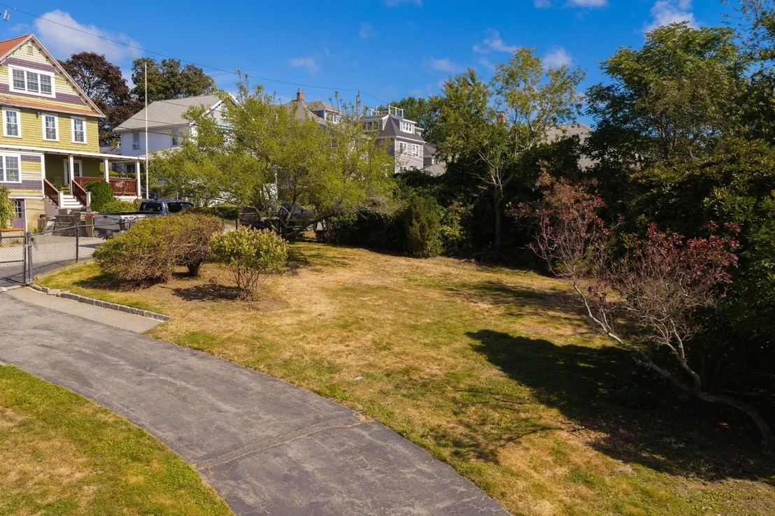 Photo of 28 Roosevelt Ave
