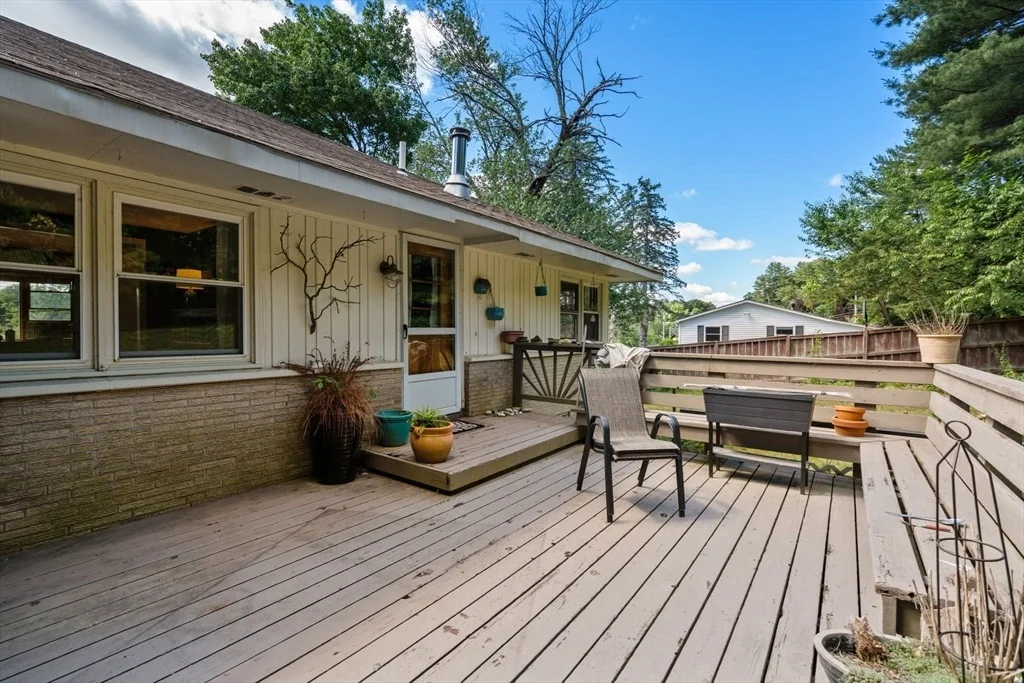 Photo of 10 Hopkinton Rd