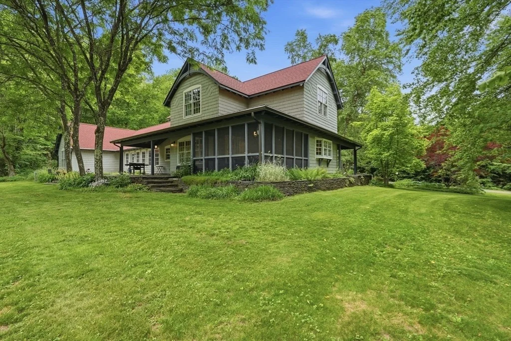 Photo of 18 Eveningstar Dr
