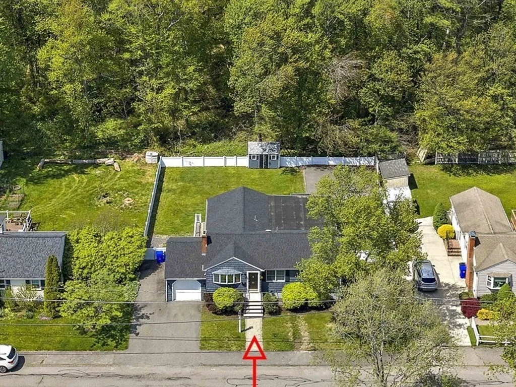 Photo of 30 Roseen Rd