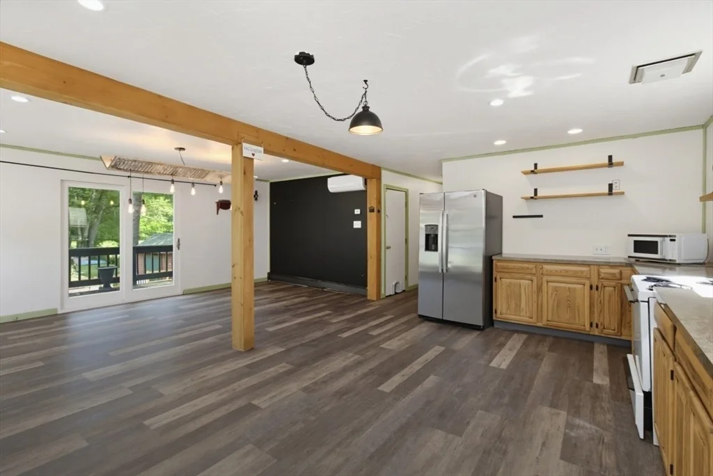 Photo of 71 Box Pond Dr