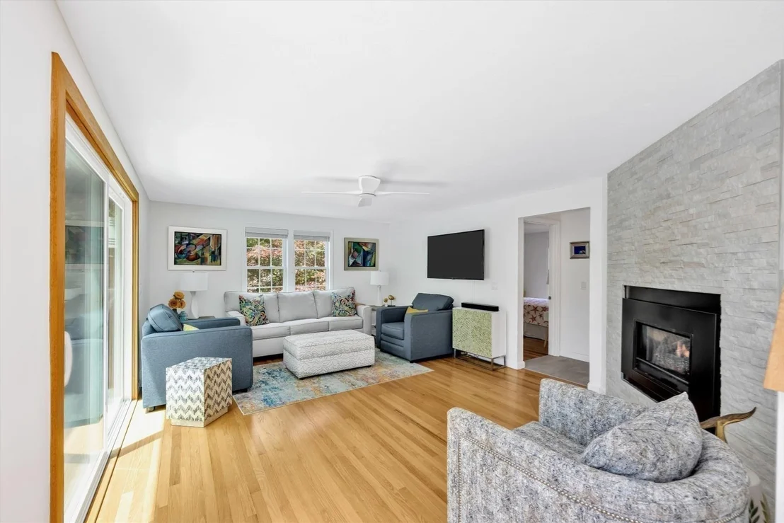 Photo of 11 Santuit Pond Rd