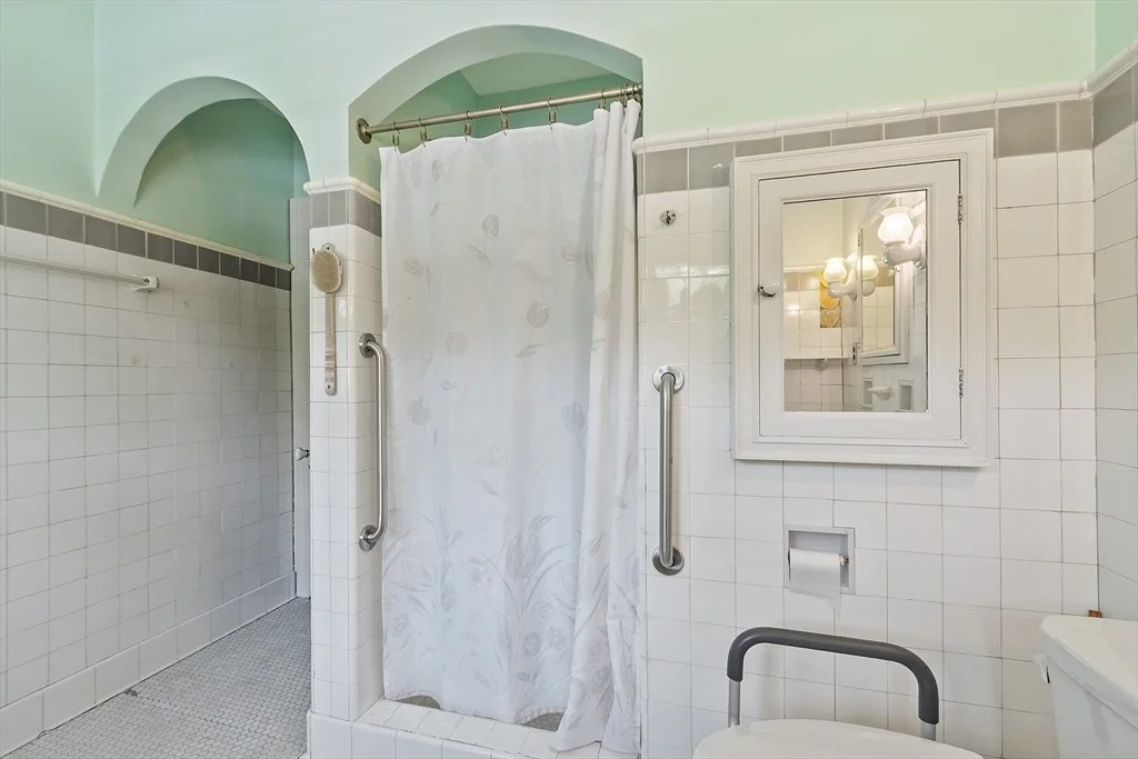 Photo of 298 Highland St
