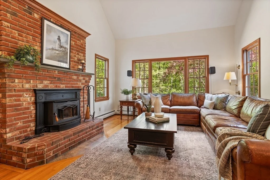 Photo of 825 Brockelman Rd
