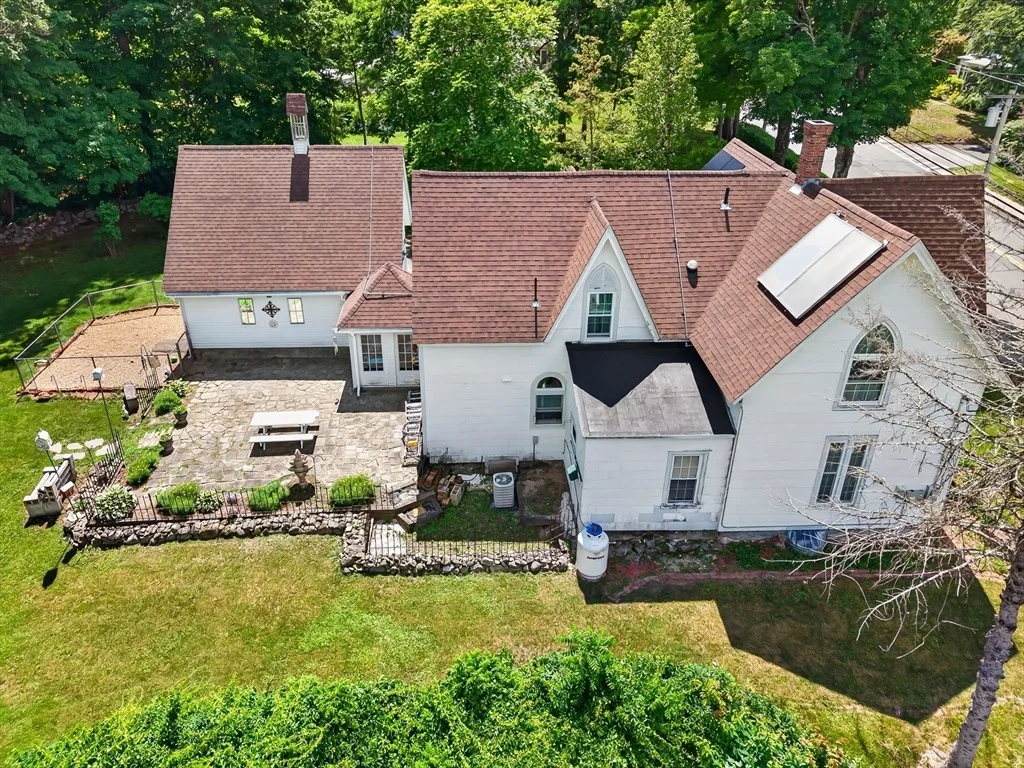 Photo of 164 Pleasant St