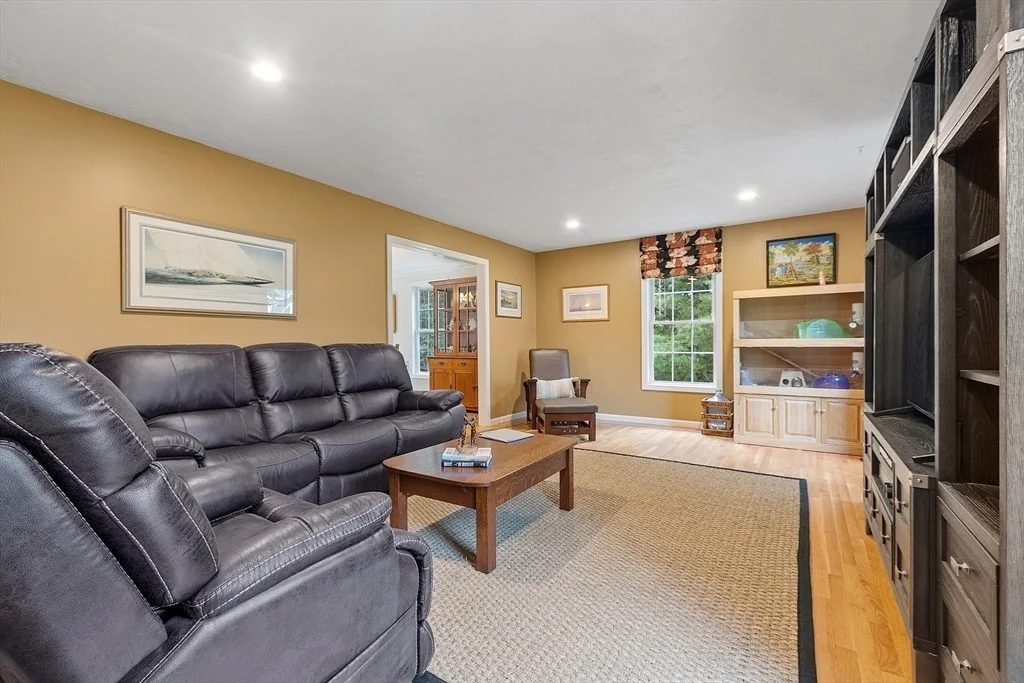 Photo of 6 Winterberry Ln
