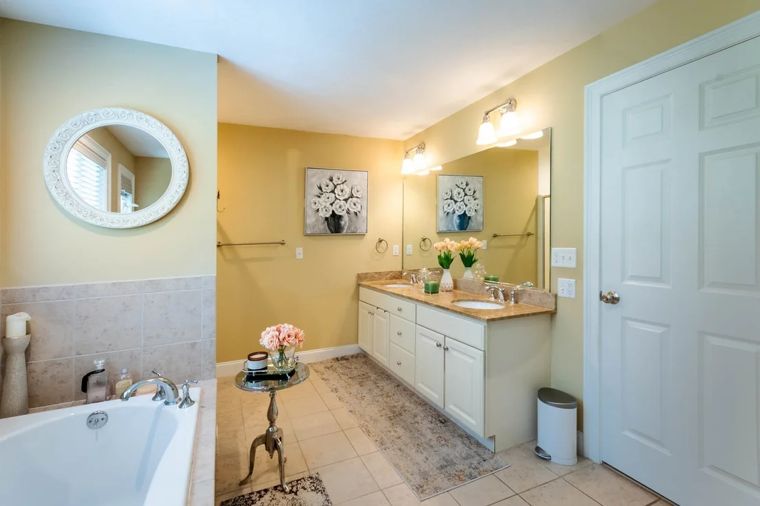 Photo of 493 Taylor Rd