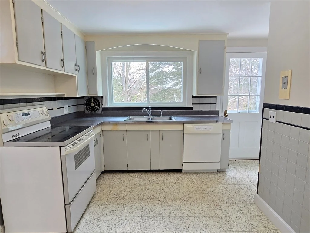 Photo of 37 Riverview Dr