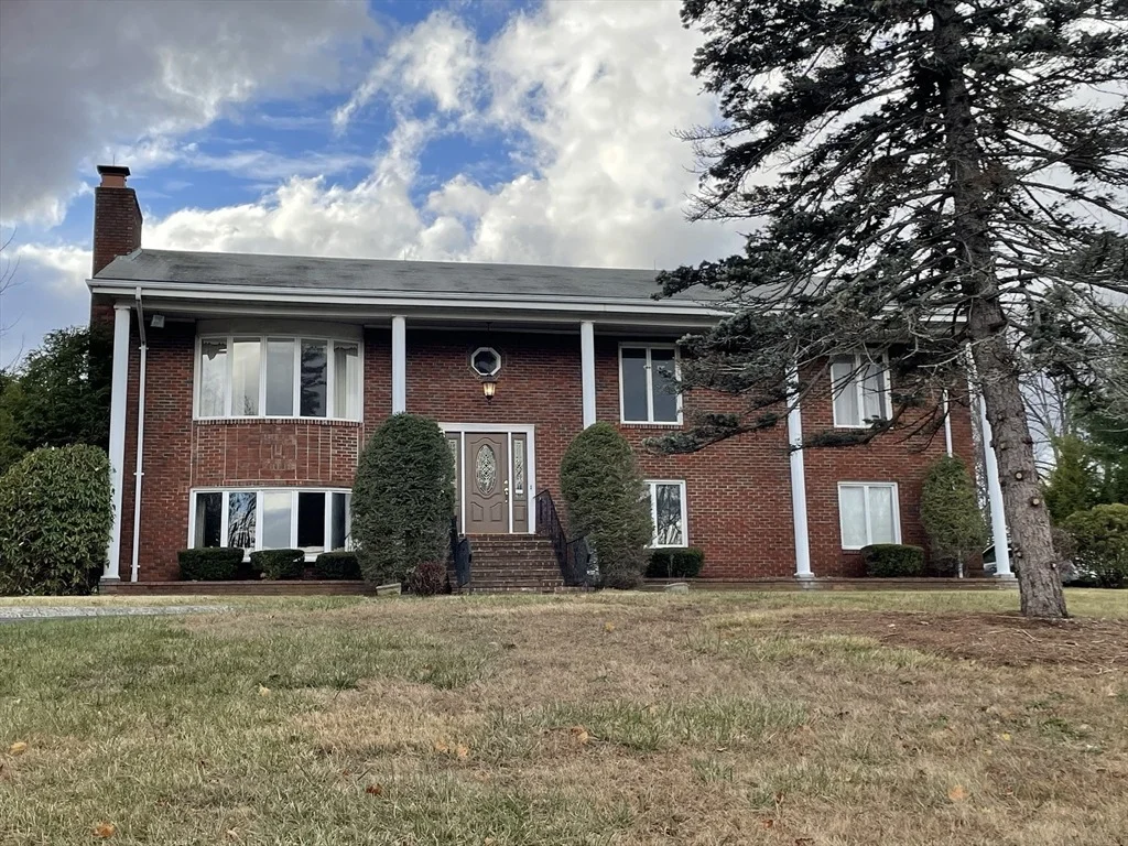 Photo of 40 Weatherbee Dr