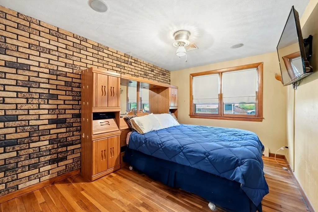 Photo of 87 Squire Ln