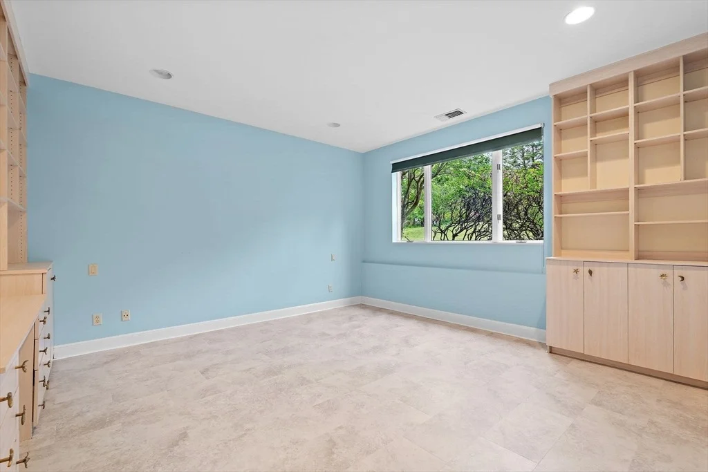 Photo of 1 Knollwood Dr