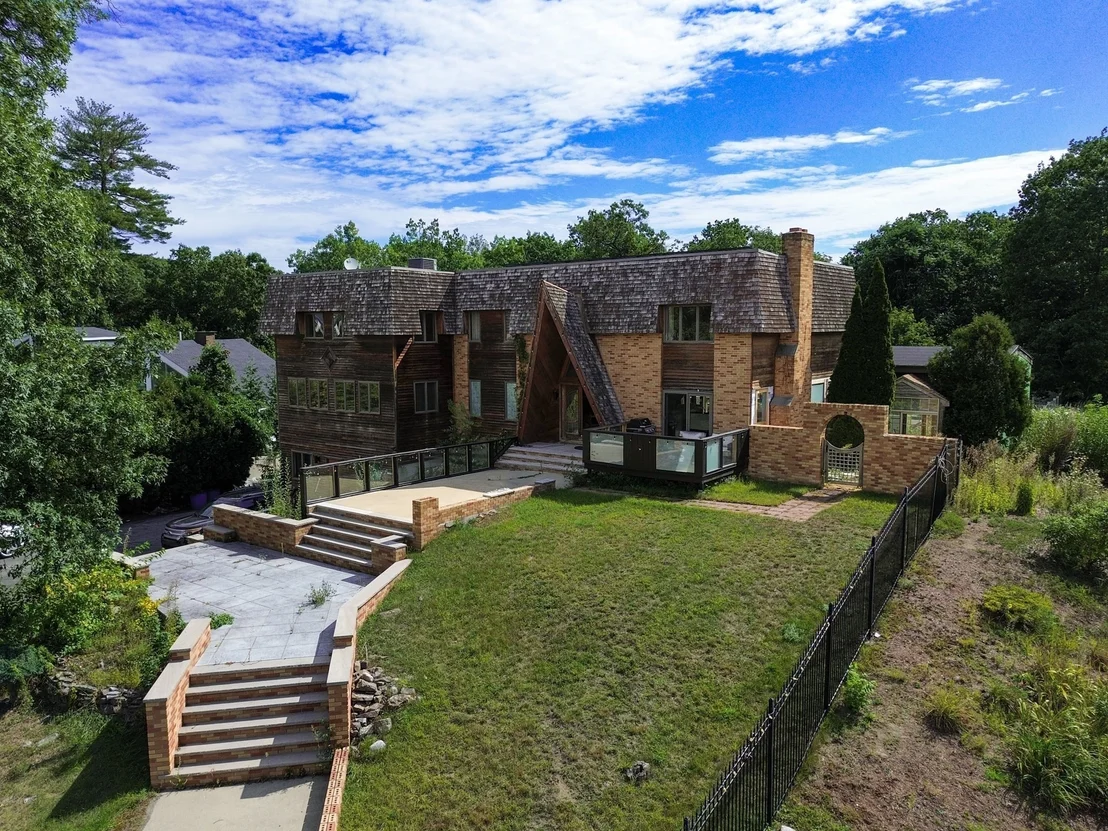 Photo of 12 Oakridge Dr