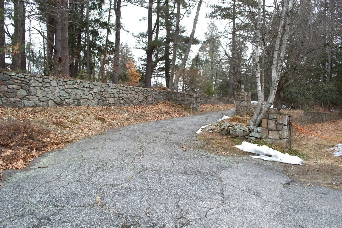 Photo of 775 Salem End Rd