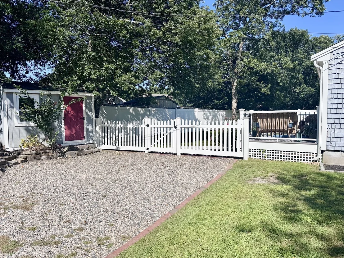 Photo of 42 Vineyard Ave