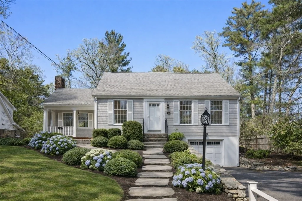 Photo of 492 Delano Rd