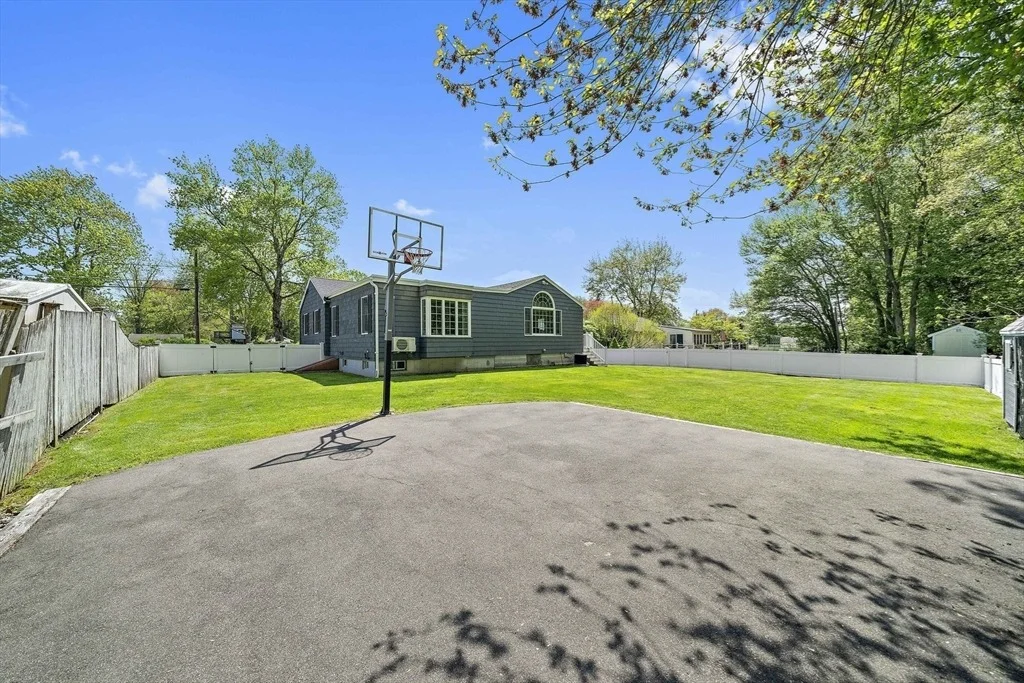 Photo of 30 Roseen Rd