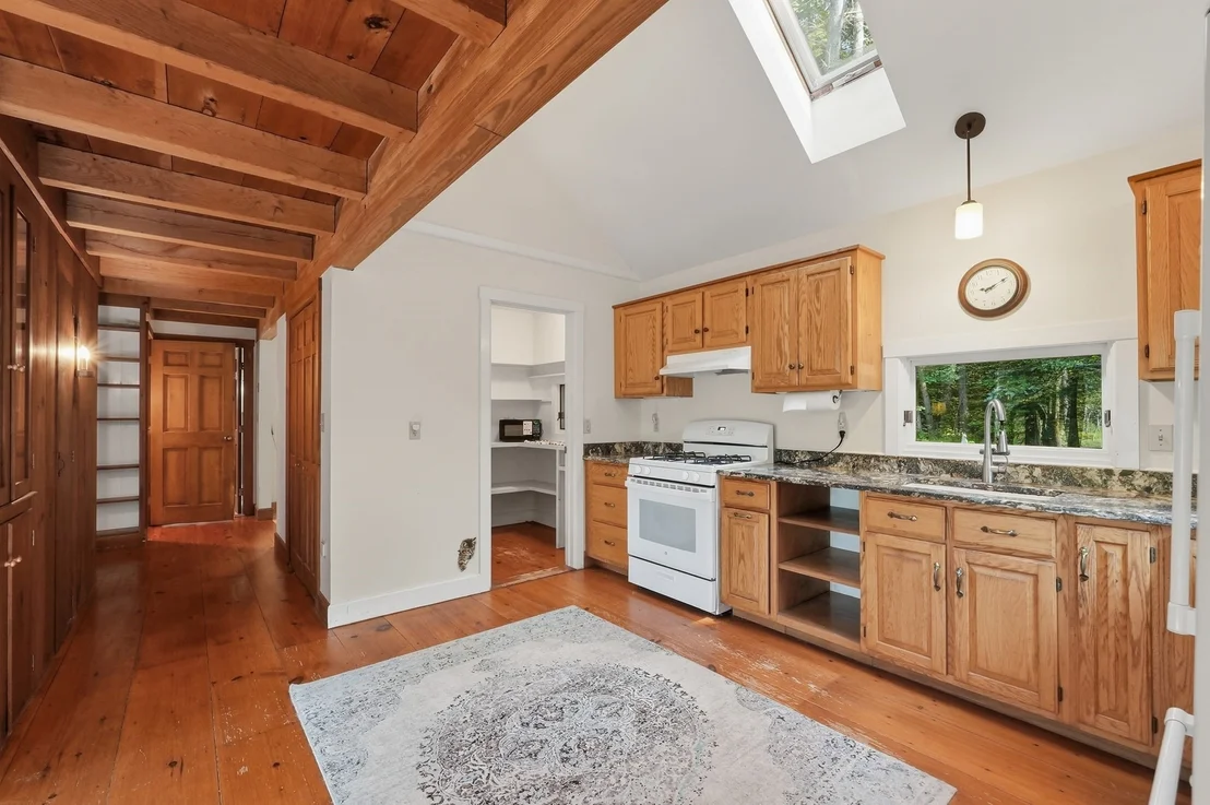 Photo of 488 White Rd