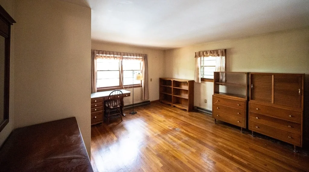 Photo of 320 Fort Pond Rd