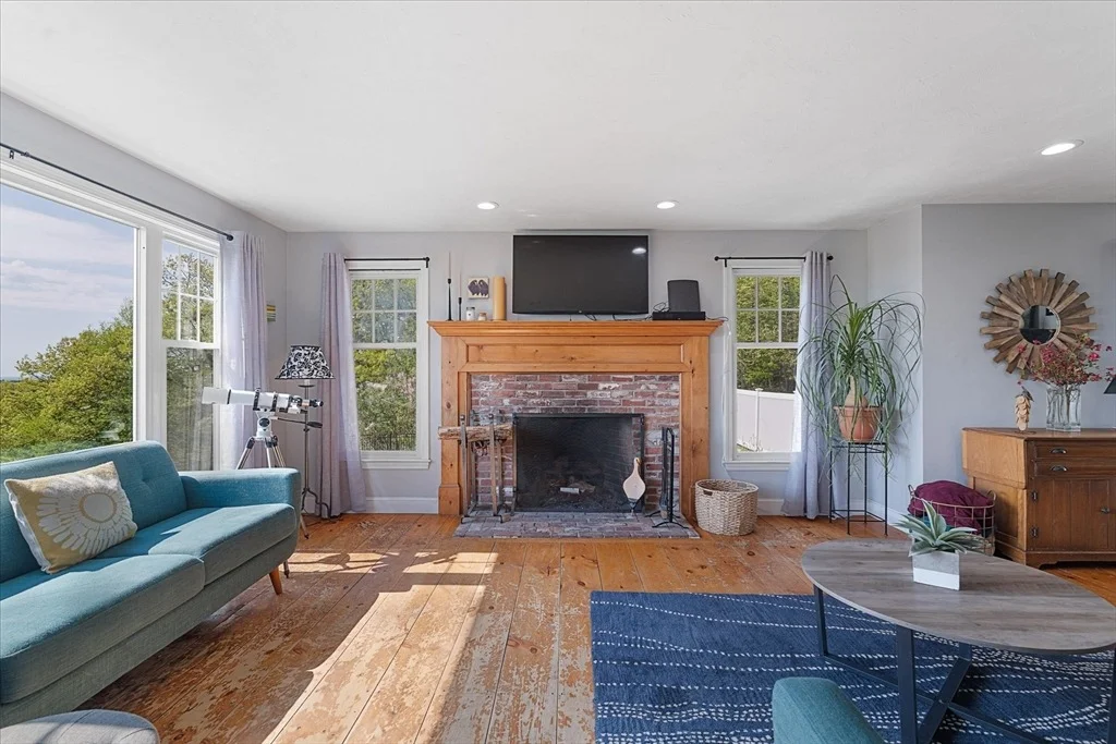 Photo of 152 Mountain Rd