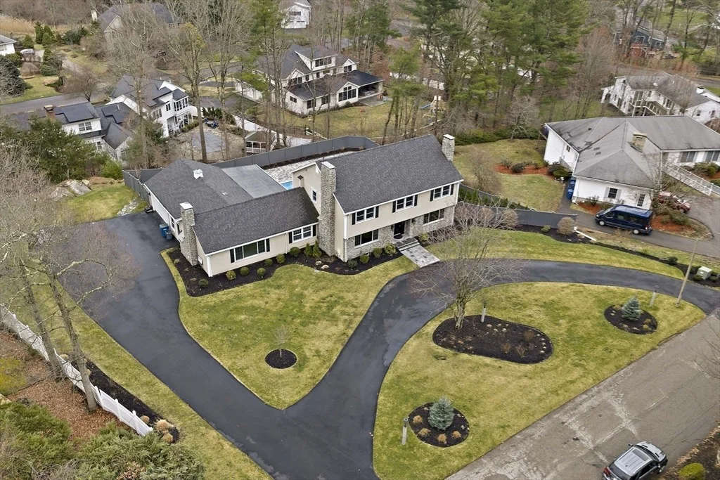 Photo of 49 Algonquin Rd