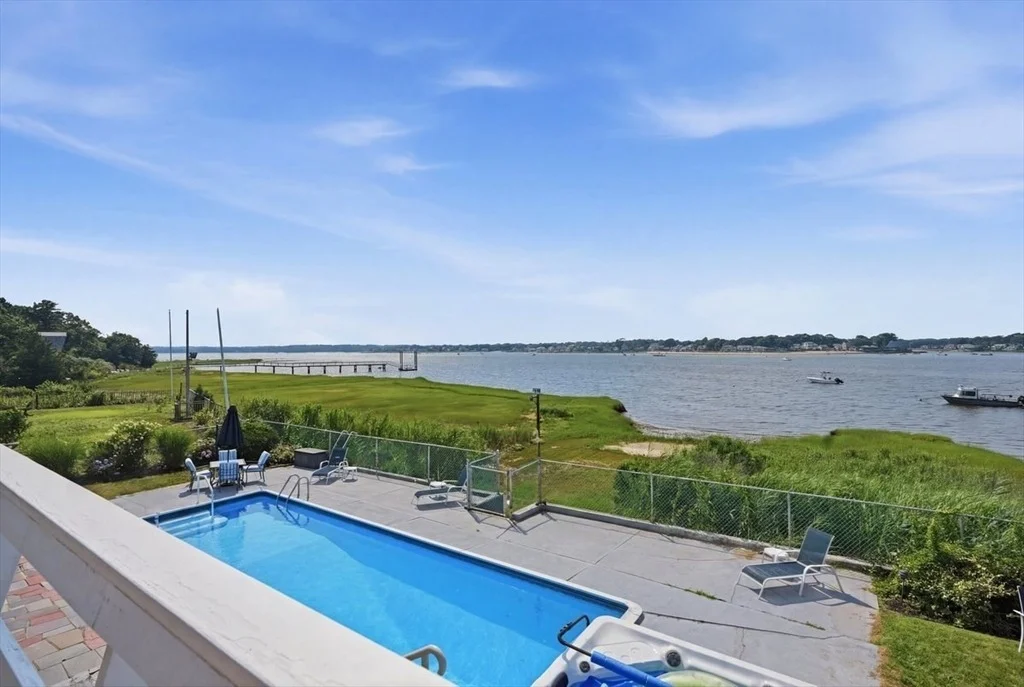 Photo of 79 Edgewater Dr