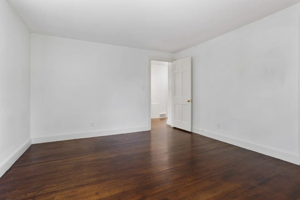 Photo of 4 Meadowbrook Rd