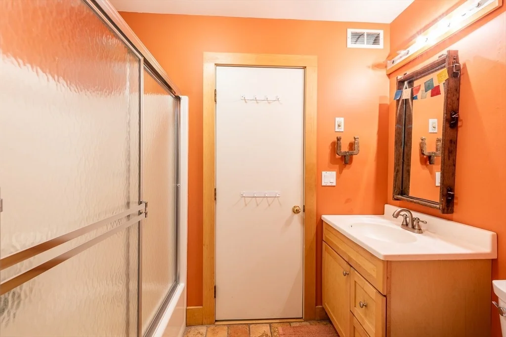 Photo of 71 Morgan Cir
