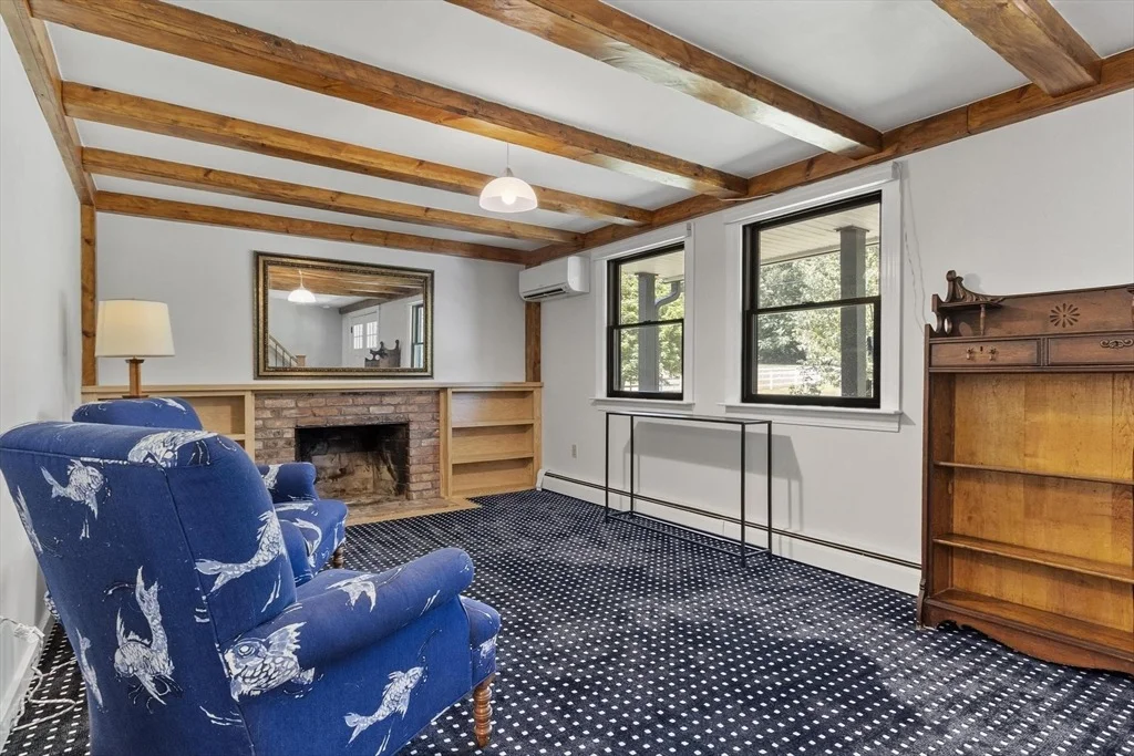 Photo of 467 Loring Road