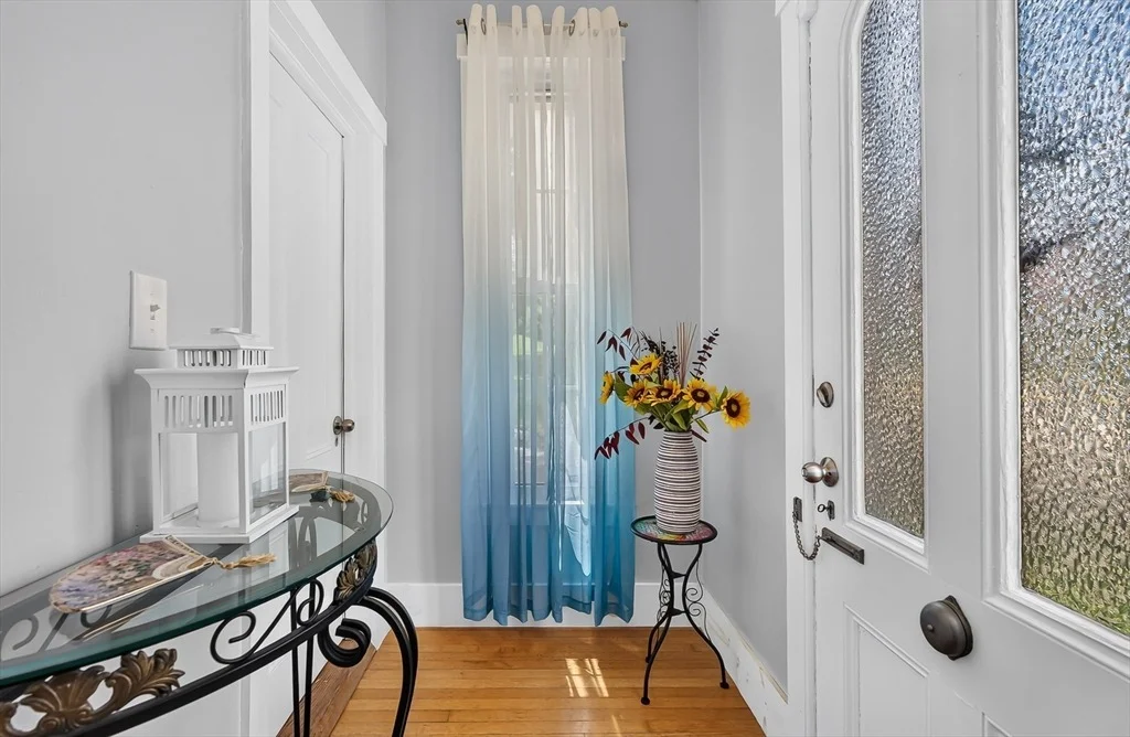 Photo of 164 Pleasant St