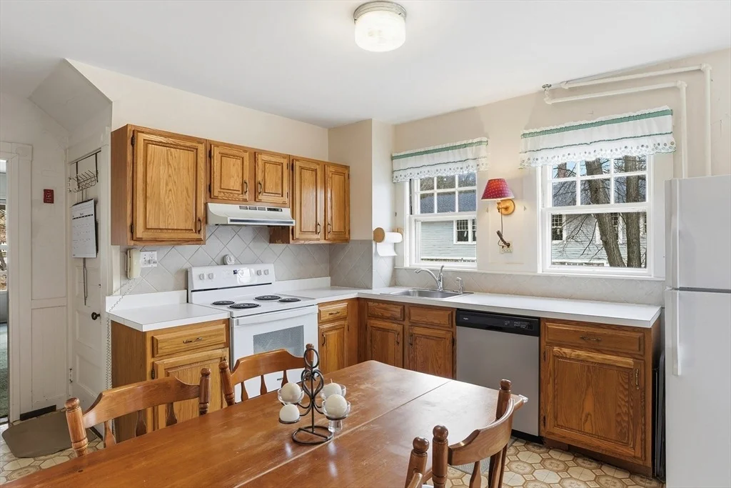 Photo of 242 Lexington Rd