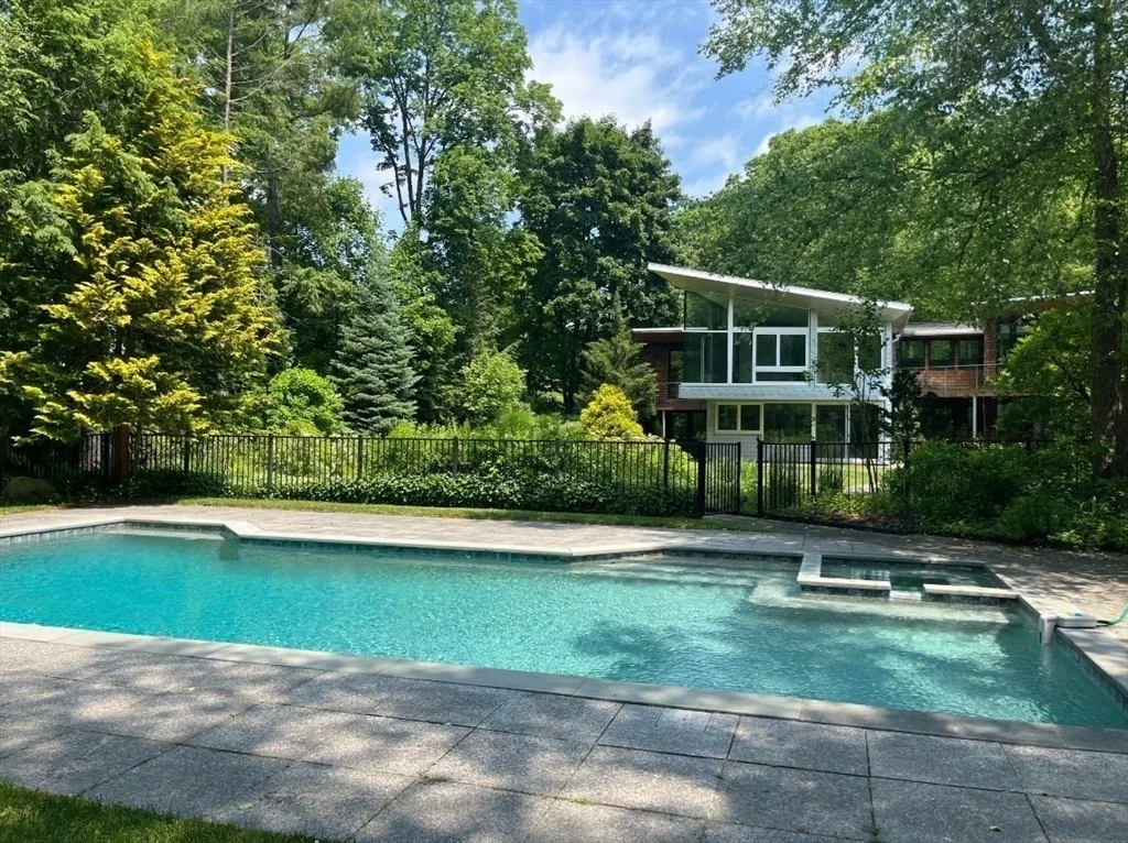 Photo of 482 Glen Road