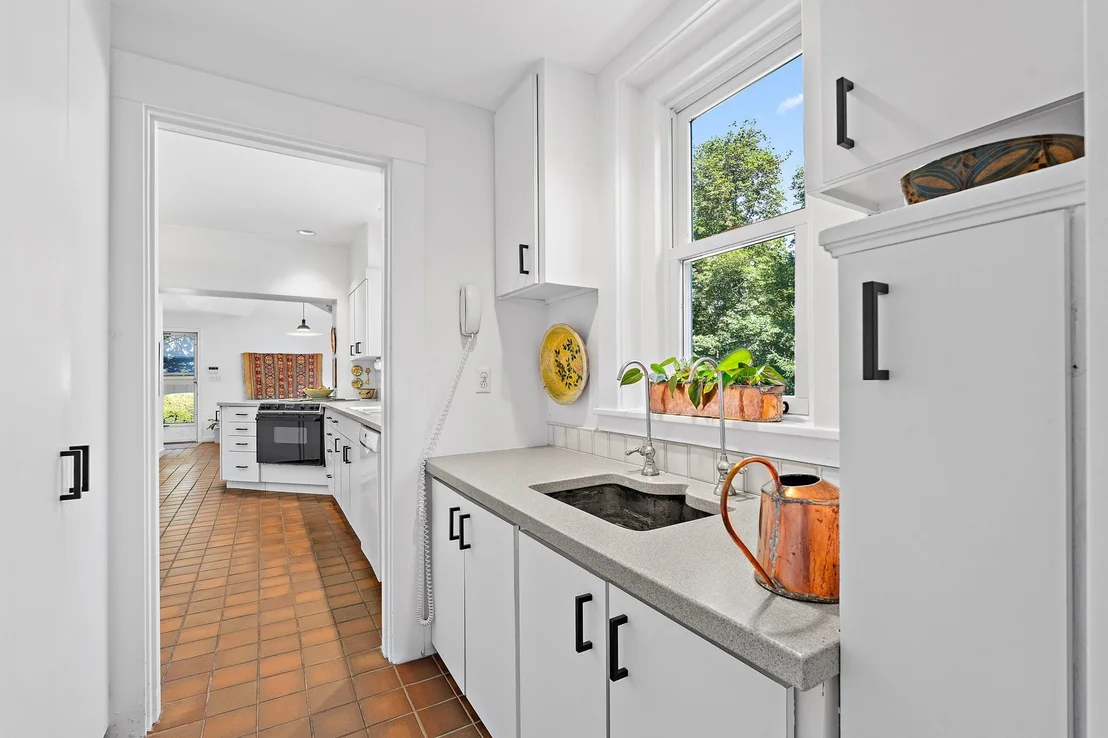 Photo of 8 Oakmount Circle