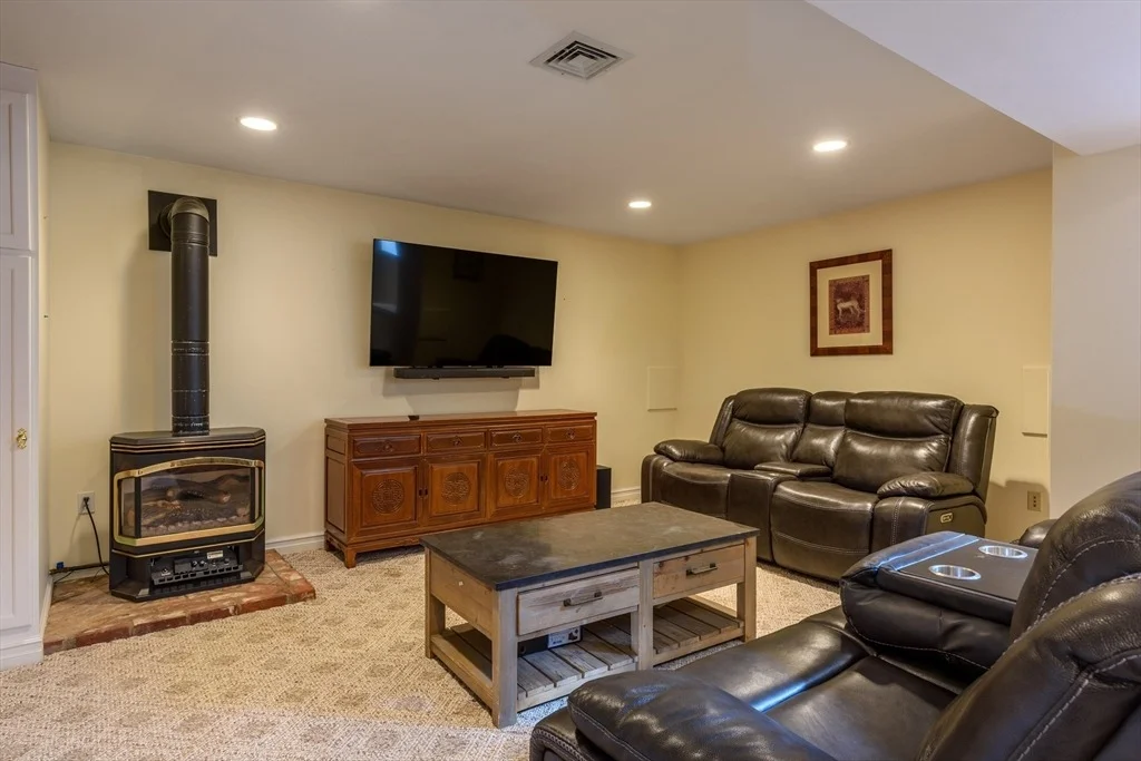 Photo of 19 Indian Pipe Ln