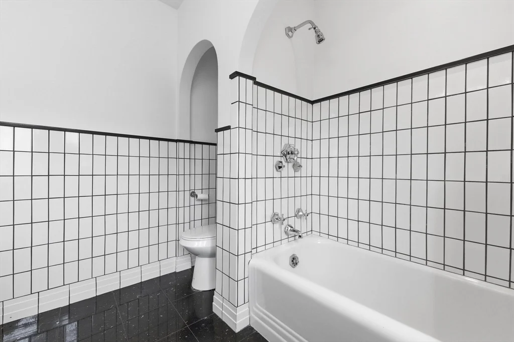 Photo of 98 Carlton St