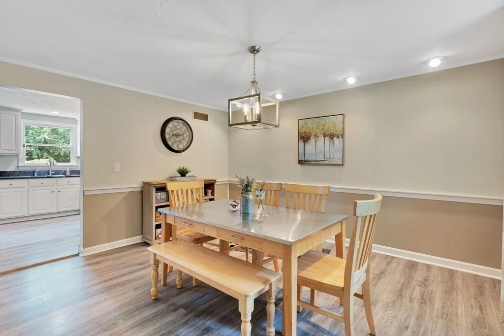 Photo of 86 Edgewater Dr