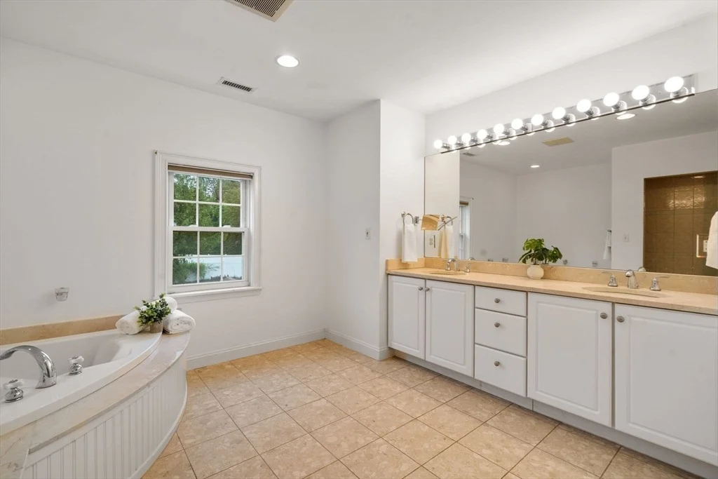 Photo of 155 Oak Street