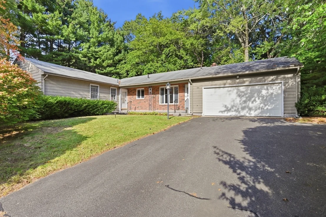 Photo of 185 Redfern Dr