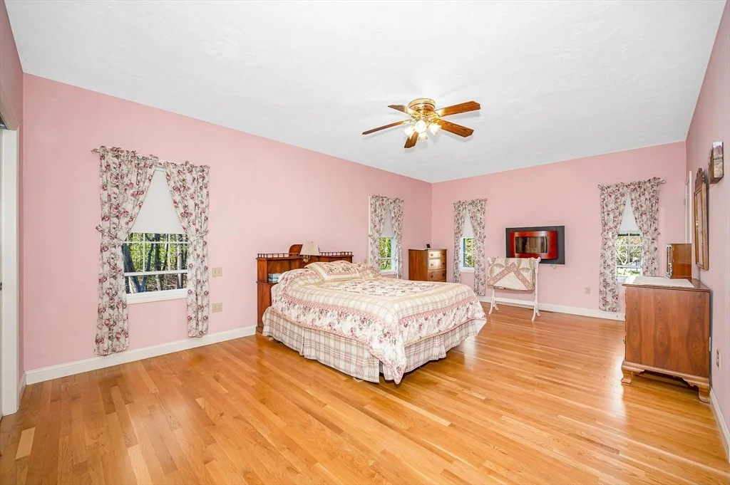 Photo of 12 Dawn Dr