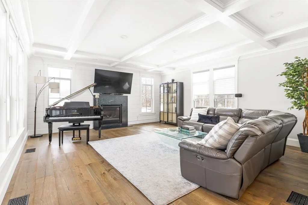 Photo of 303 Eliot St