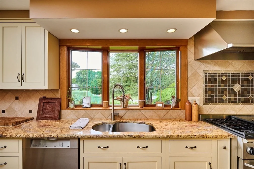 Photo of 120 Hockanum Rd