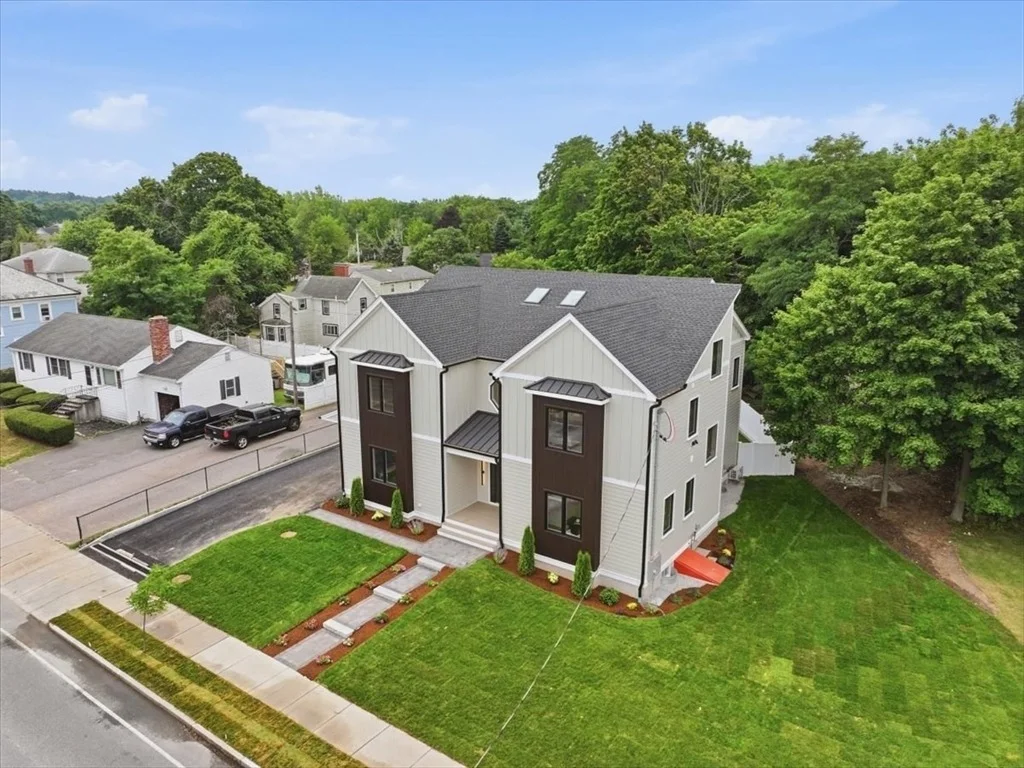 Photo of 262 River St