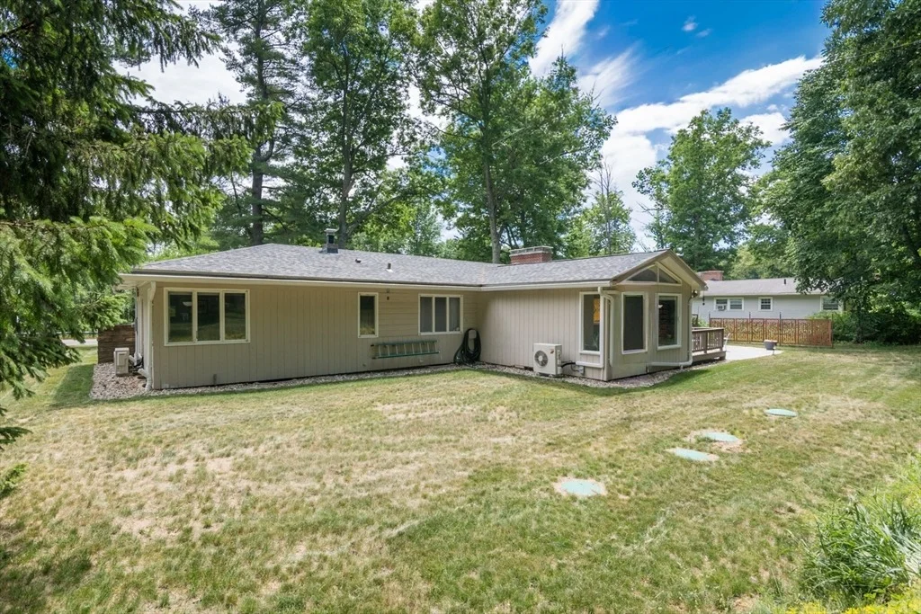 Photo of 669 Westhampton Rd